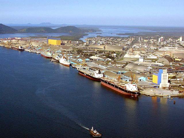 Paranagua, the largest port in Brazil, lacks weather-proof covers for grain shipments, so work must halt when it rains. Such uncertainties led to an average of 15-day delays on shipments to Asia during 2009-2013, a recent study by HighQuest Consulting found. (DTN file photo by Kieran Gartlan)